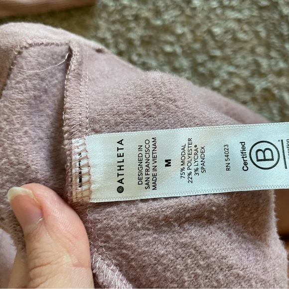 ATHLETA Purana Shawl Size medium - Picture 3 of 3